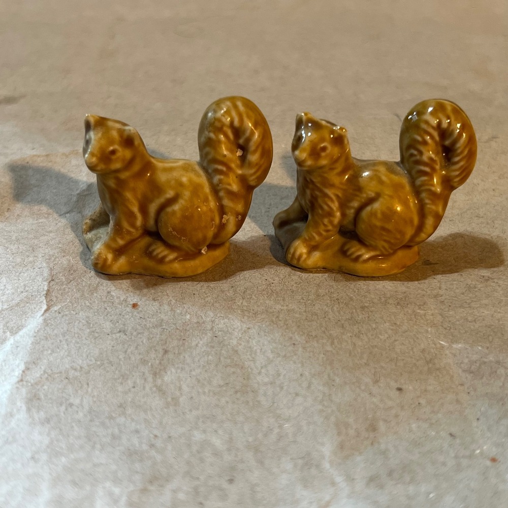 Wade Miniature Squirrel Figurine Set Brown Glazed Porcelain England Whimsies
